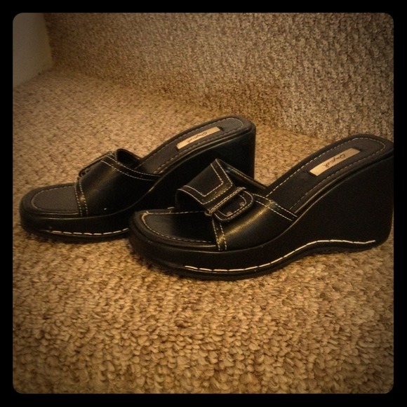 black sandals SOLDDDD