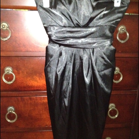 Black satin sweetheart dress. - Picture 2 of 3