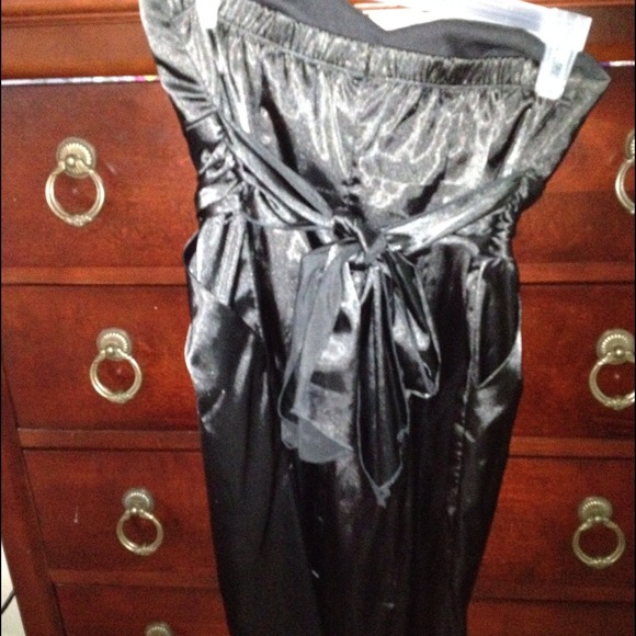 Black satin sweetheart dress. - Picture 3 of 3