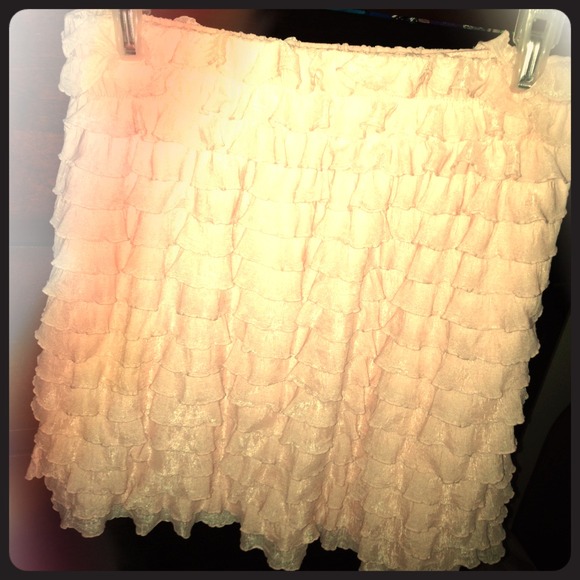 Pale pink tiered skirt.
