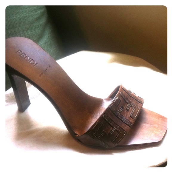 FENDI brown leather sandal