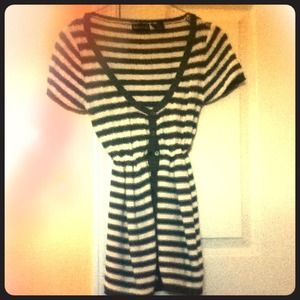 Green striped shirtsleeved sweater