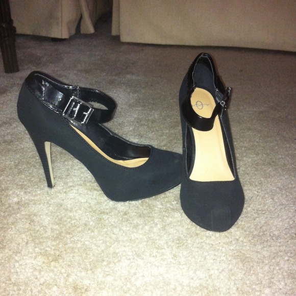 ****Reserved for Jaxyrichard.  Black strap heel.