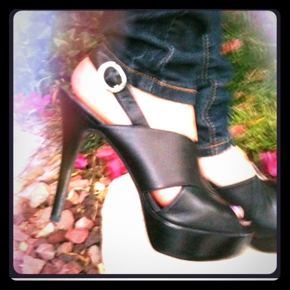 Guess Shoes - Guess by Marciano