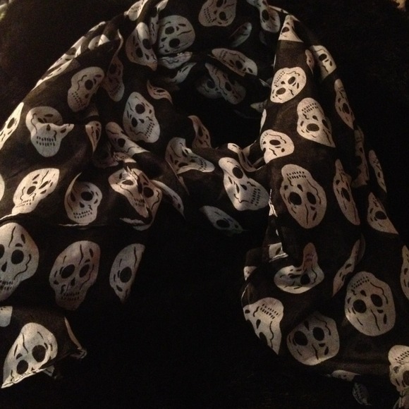 ⚡SOLD⚡Large Skull Scarf