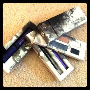 Urban decay smoke out pocket palette