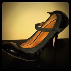 BCBG Max Azria patent Mary Janes size 9