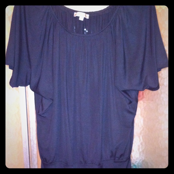 Moa Moa black top.