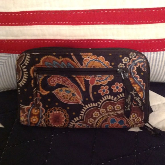 SOLD! Brown floral Vera wallet 🌻