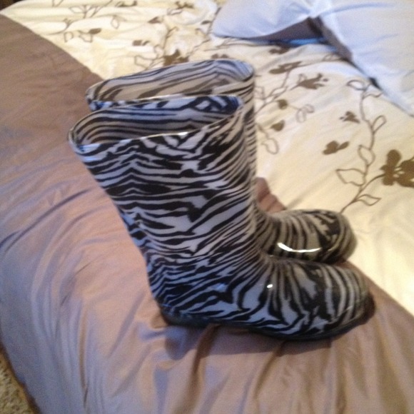 Reduced!!!!   Zebra rainboots