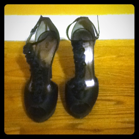 Black Ruffeld Peep Toe Heels