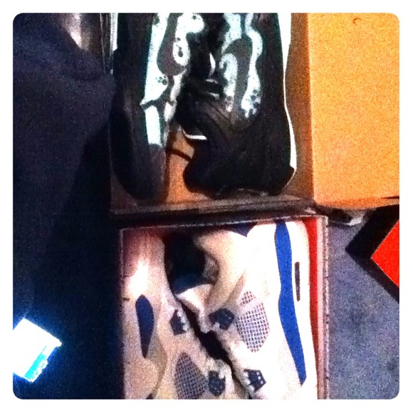 Kobe VII & Retro Jordan 4s - Picture 1 of 1