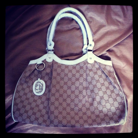 Tan & white signature sukey