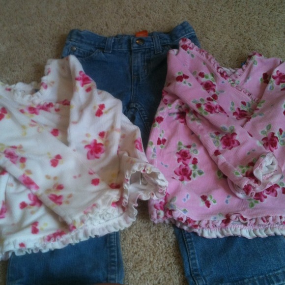 ⚡SOLD⚡4t jeans and two tops!