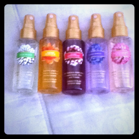 ❌Reserved❌Victoria secret mini perfumes & glitter