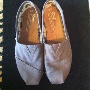 Grey toms size 8 woman's