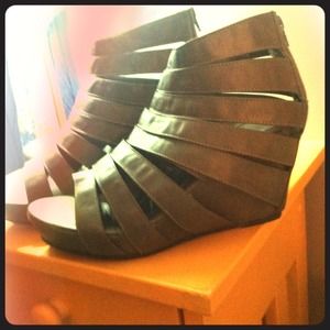 Coconuts by Matisse Bennett Wedge/ Grey/ Size 9