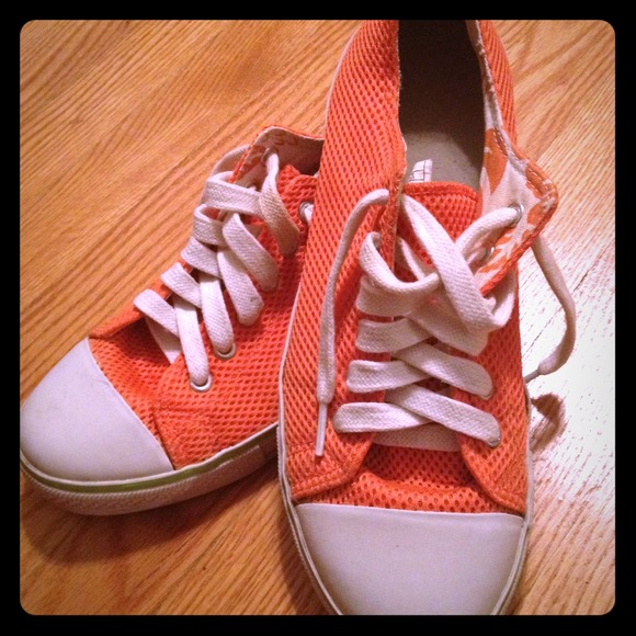 REDUCED💥 Converse OP orange sneakers