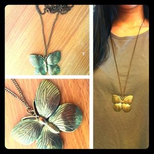 ❌SOLD❌butterfly necklace