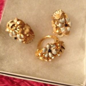 Gold butterfly flower set