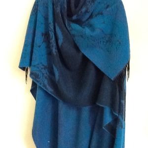 Gorgeous French capes BRAND NEW