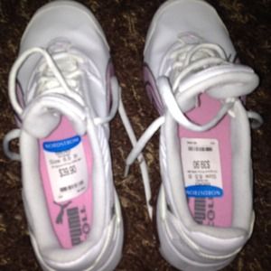 Brand new Puma white w/pink 8 1/2 size B width