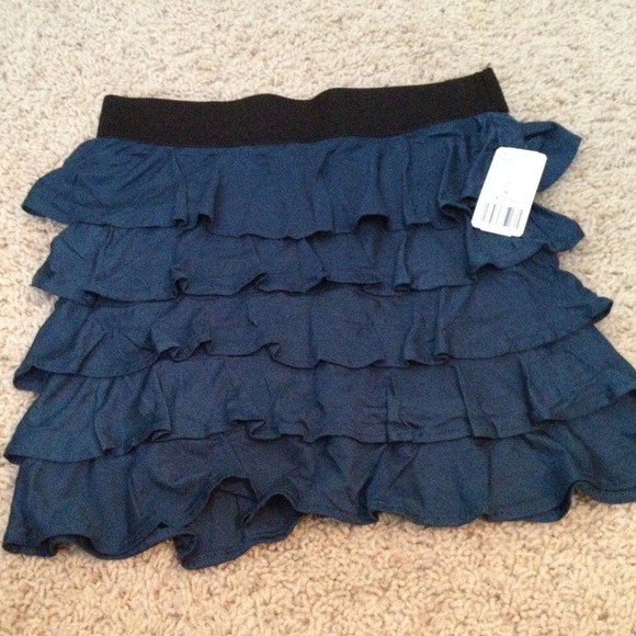 ❌SOLD IN BUNDLE❌F21 Ruffle Skirt