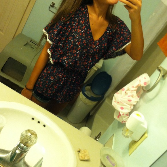 〰 Sold Forever 21 blouse🔚 - Picture 3 of 4