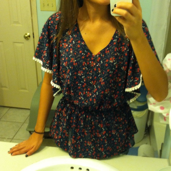 〰 Sold Forever 21 blouse🔚 - Picture 4 of 4