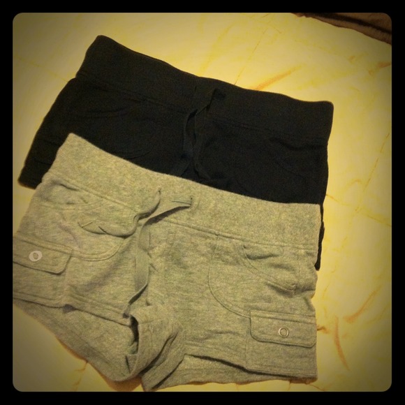 HOLDING ✋ - Picture 1 of 1