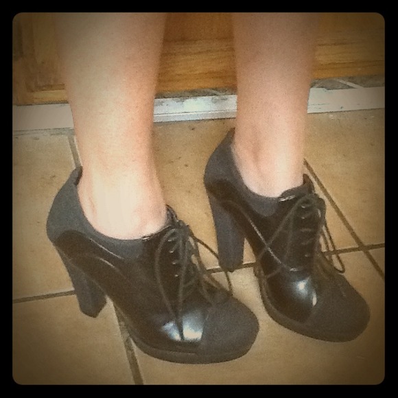 Cute black ankle booties!