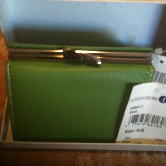 ✳✳HOLD ✳✳ genuine leather mini frame trifold