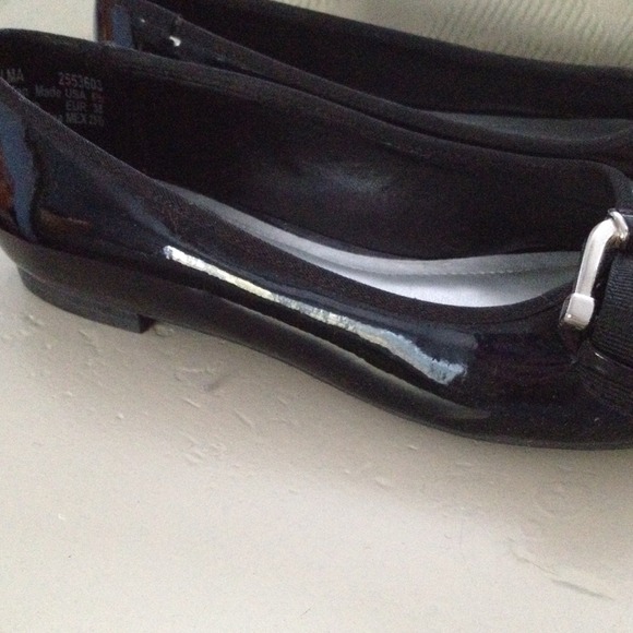 Cute black peep toe shoes! - Picture 2 of 3