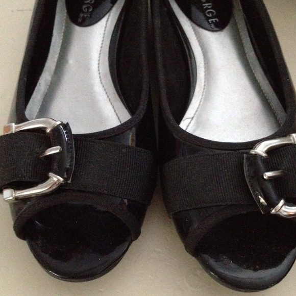 Cute black peep toe shoes! - Picture 3 of 3