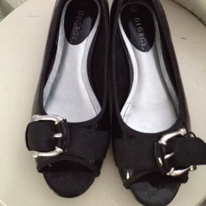 Cute black peep toe shoes!