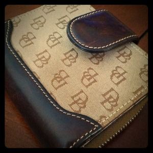 Bundle for @lilynda06! Dooney & Bourke wallet.