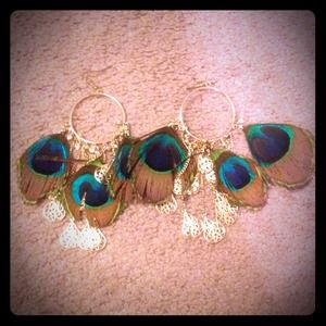 Peacock earings Gold w little stones and feathers
