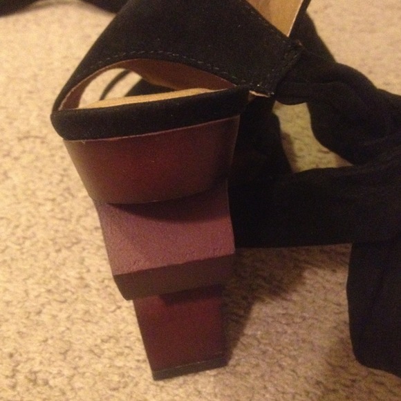 Zig zag heel! Got them because they are Amazing - Picture 3 of 4