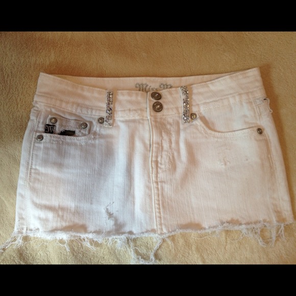 white skirt💜