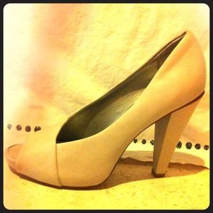 Off-cream colored Linea Paolo heels sz 6.5 (obo)