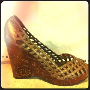 BCBG peep-toe wooden wedges sz 6.5  (obo)