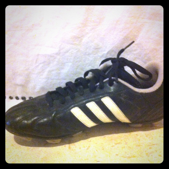 Womens Adidas soccer cleats sz 6.5  (obo)
