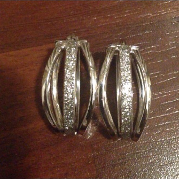 14K White Gold Earrings With Diamond Chips