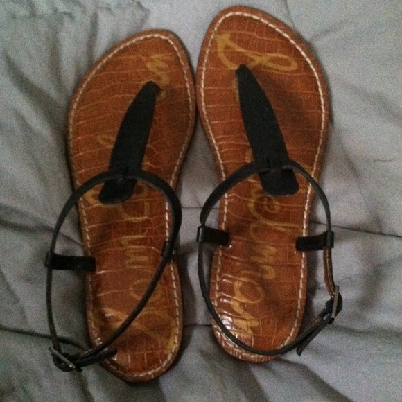 Sold in a bundle to @elissaemoto