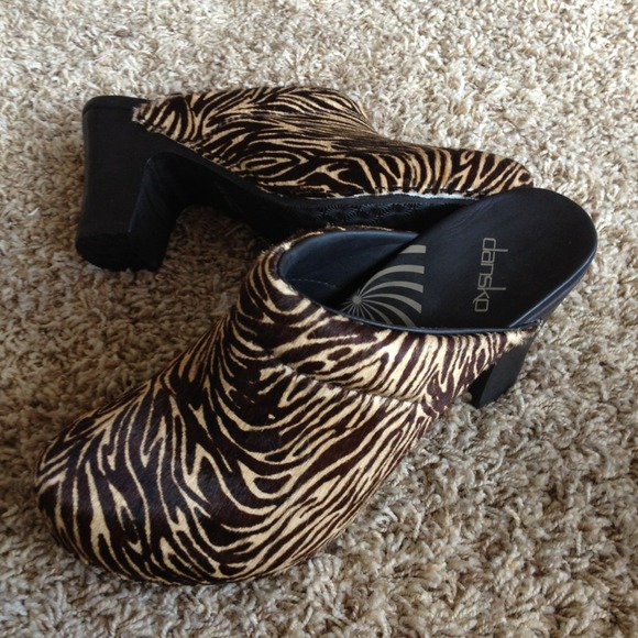Dansko New  Print 38 / 8 Mules