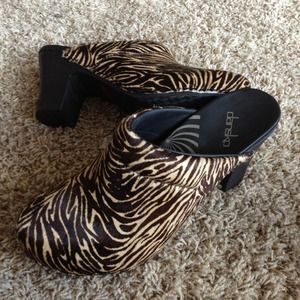 Dansko New  Print 38 / 8 Mules