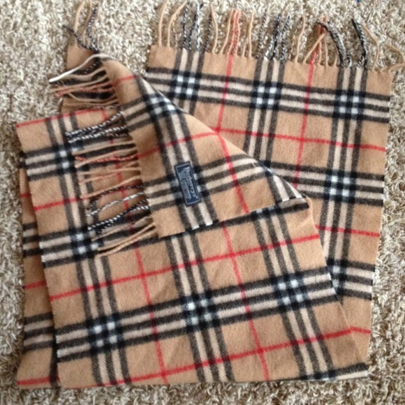 **RESVD 4 Tiacooke***Burberry Authentic Wool Scarf