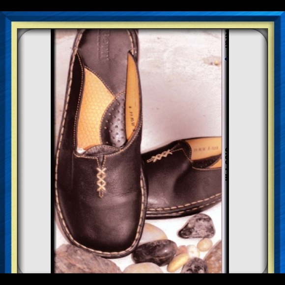 👠For @tgardner2011 NEVER WORN BORN CLASSIC SLIPON