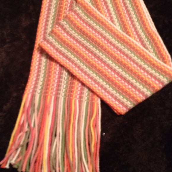 Cute striped scarf!