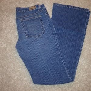 🎉 Medium dark wash jeans.